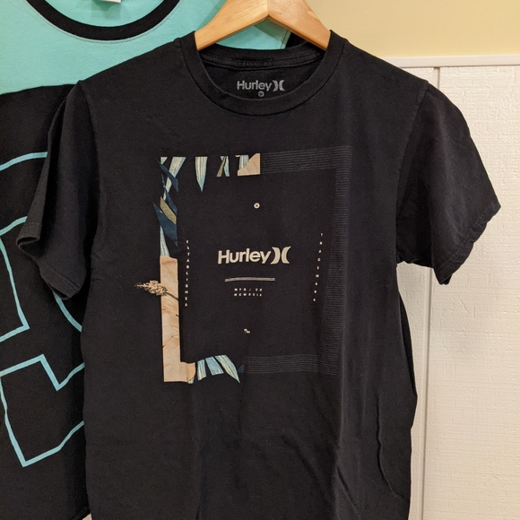 Hurley DC Shoes 2/lot Graphic Tee Size M 494 - Picture 8 of 15